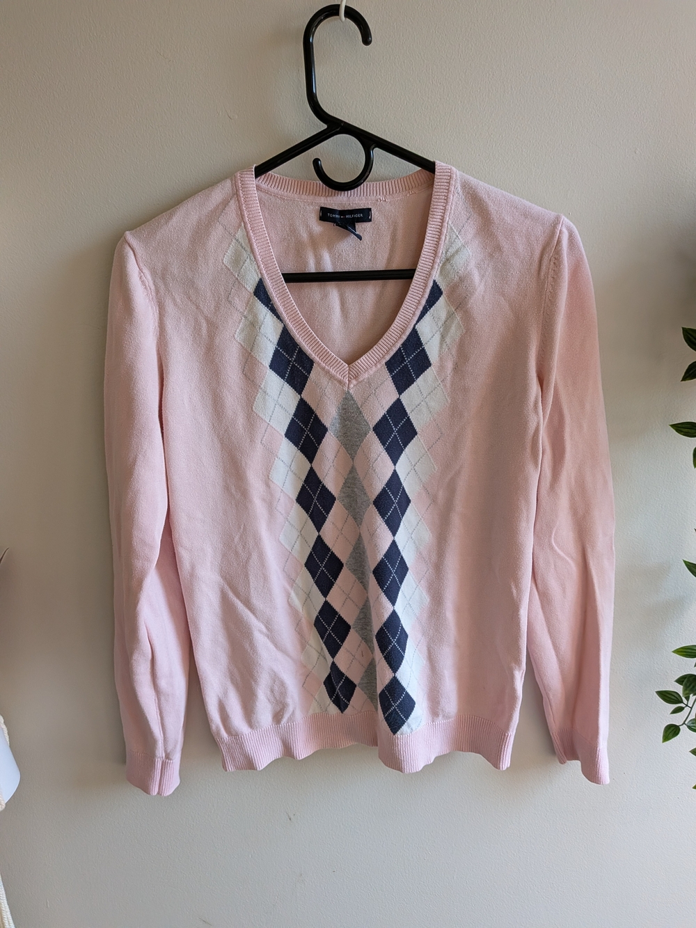 Y2k Tommy Hilfiger Light Pink Argyle V-Neck Sweater with Navy & Cream